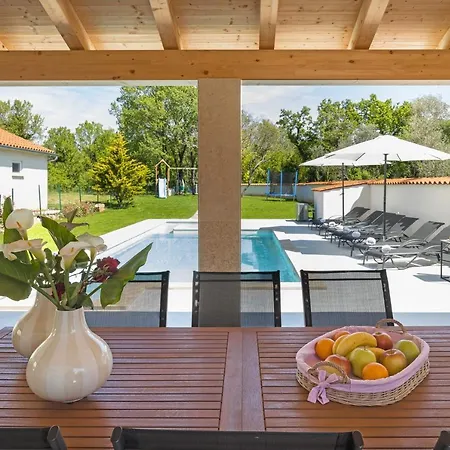 Villa Nola Mali Vareški