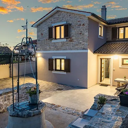 Nola Villa