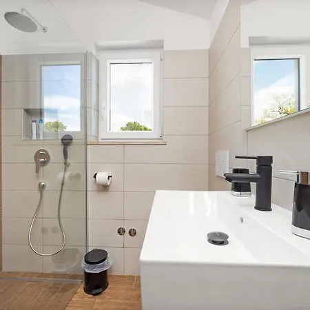 Villa Nola Mali Vareški