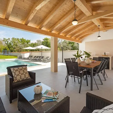 Villa Nola Mali Vareški