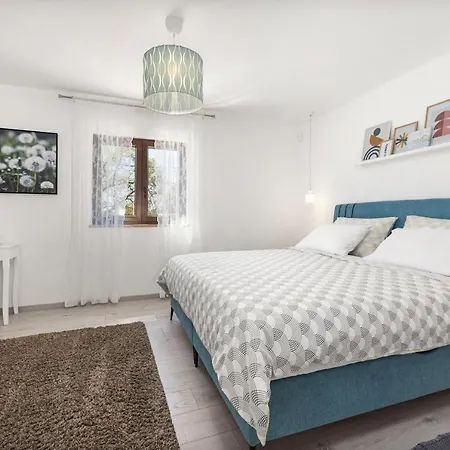 Villa Nola Mali Vareski