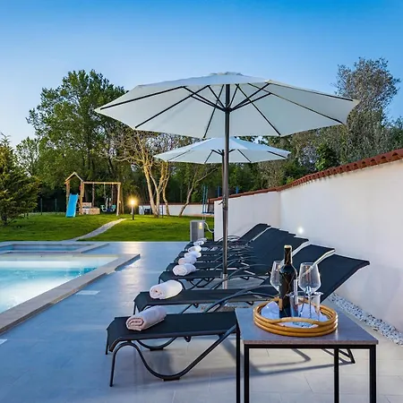 Nola Villa *