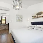 Nola Vila