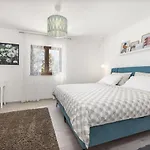 Vila Nola Mali Vareški