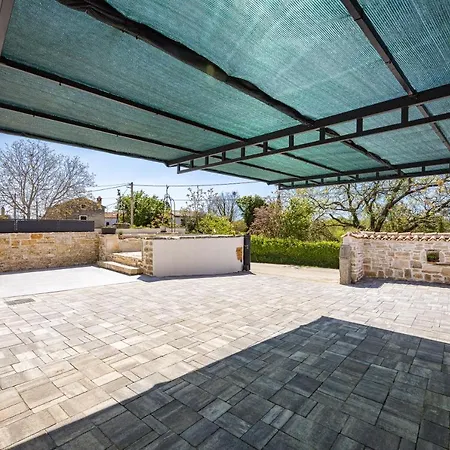 Nola Villa Mali Vareški