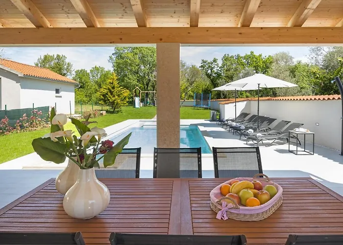 Βίλα Nola Mali Vareški