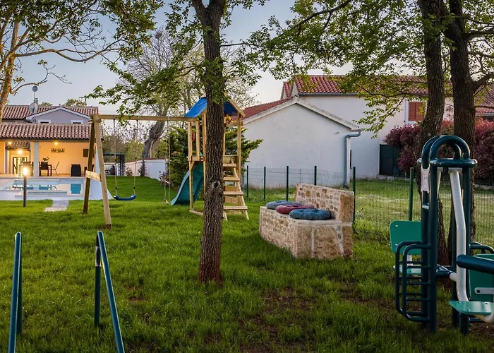Nola Mali Vareški